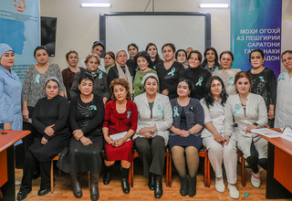 Участники кампании по повышению осведомлённости о Недели профилактики рака шейки матки, 25 января 2024 / ©ЮНФПА Таджикистан