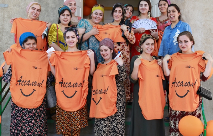 Pregnant women with T-Shirts for pregnants provided by UNFPA Tajikistan. ©Photo: UNFPA Tajikistan